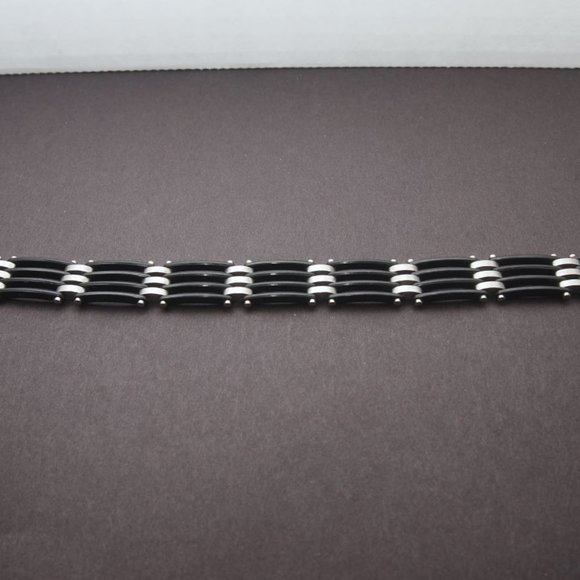 Surgical Stainless Steel Men's Stylish Bracelet - Picture 4 of 4